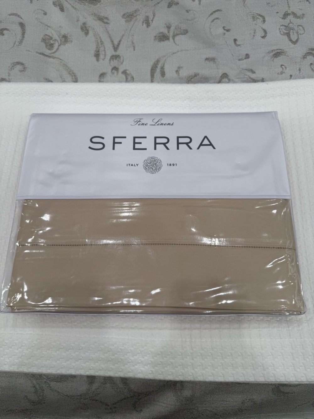 SFERRA DELFINA SATEEN 650 TC QUEEN DUVET SET WITH SHAMS SAND MADE IN ITALY